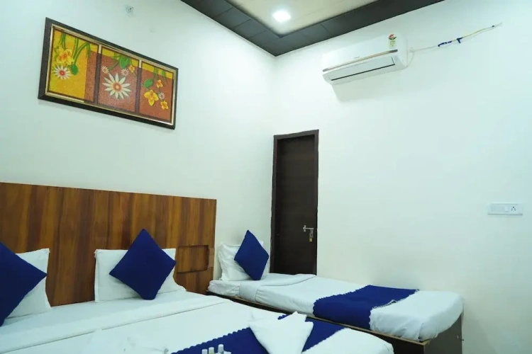 Standard Triple room