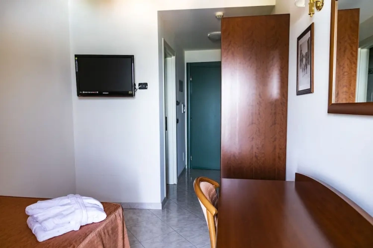 Superior Double room with balcony and with sea view