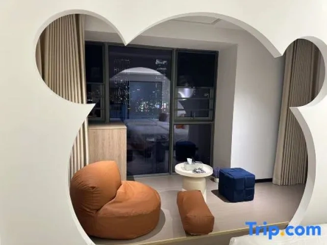 Standard Twin room with city view