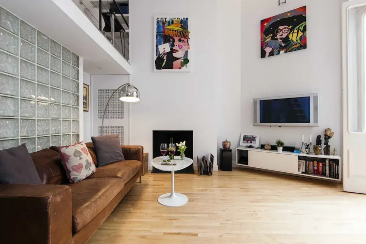 Bright Cromwell Road Loft - JSD