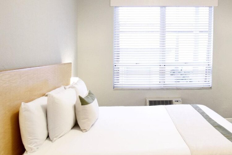 Crest Hotel Suites