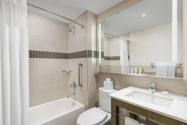 Comfort Inn & Suites LaGuardia Airport photo 9