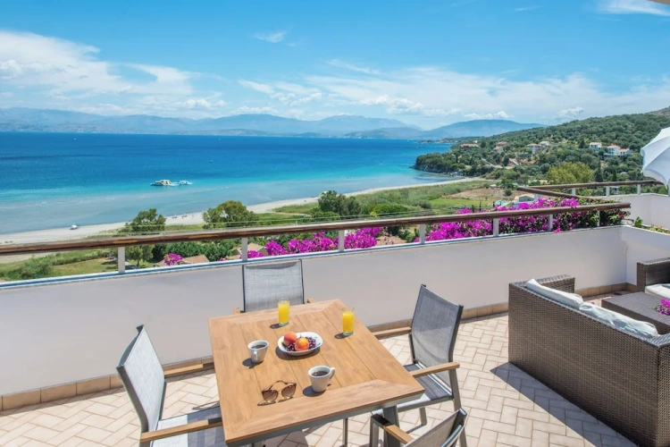 2 Bedrooms Apartment with balcony and with sea view