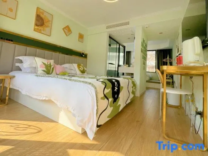Standard Twin room with balcony