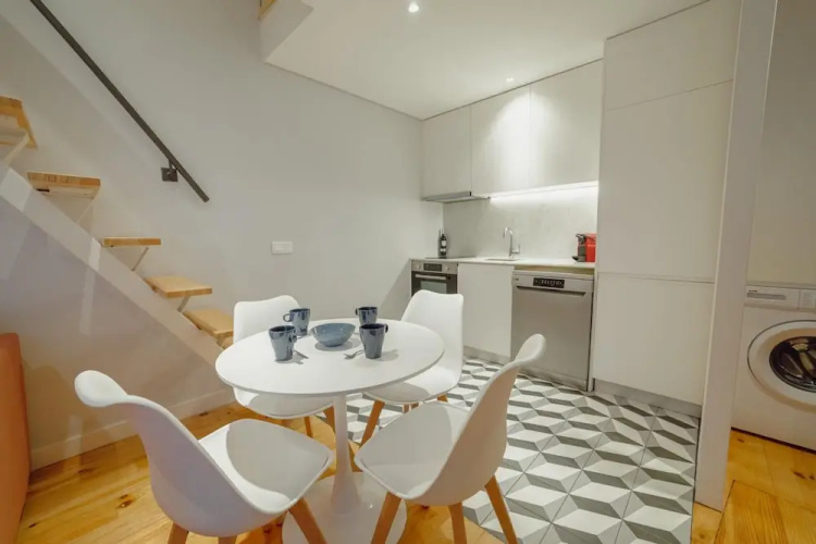 Downtown Amazing Duplex by Vacationy
