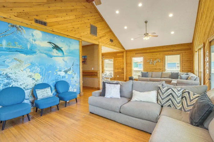 Walk to Beach: Getaway on Bolivar Peninsula!