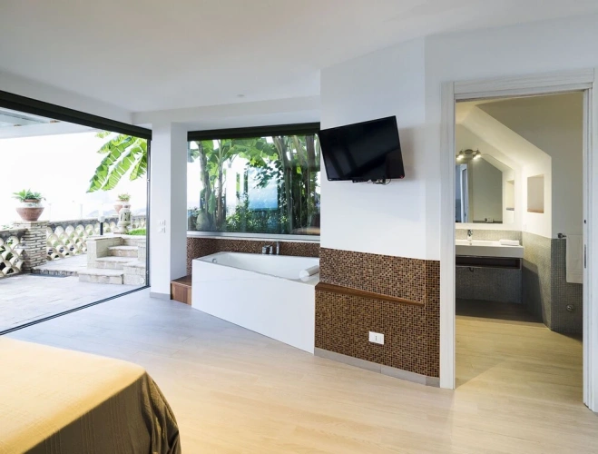 4 Bedrooms Sextuple Villa