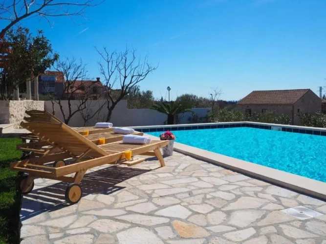 4 Bedrooms Villa