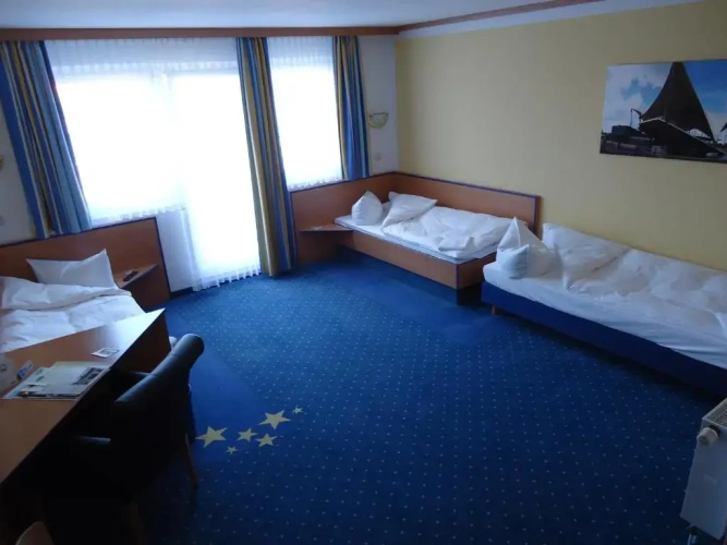 Standard Triple room