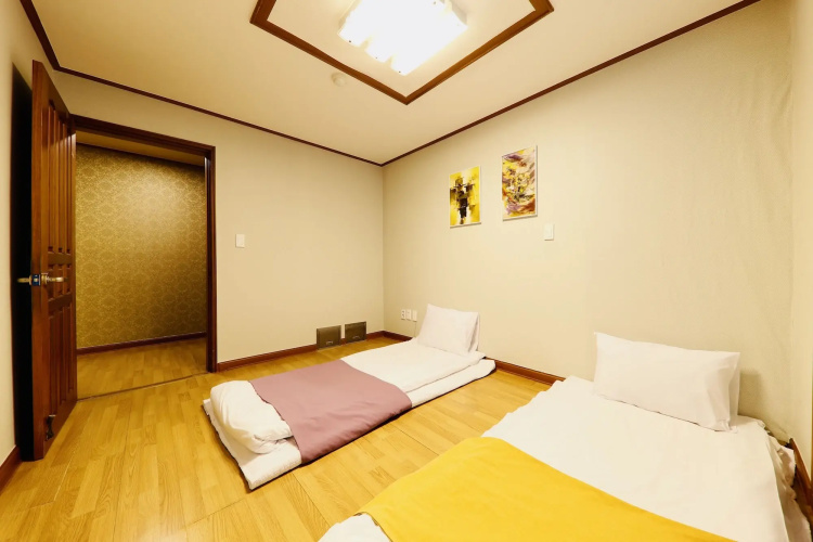 Hotel B
