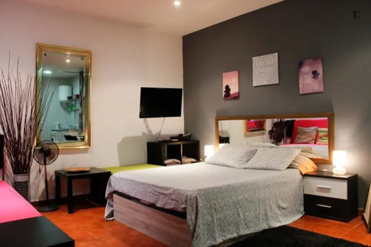 Studio in Madrid, With Wifi - 72 km From the Slopes