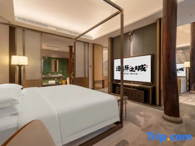 Luxury Suite