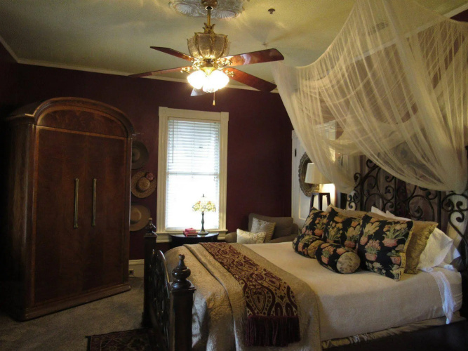 Peace & Plenty Inn Bed & Breakfast