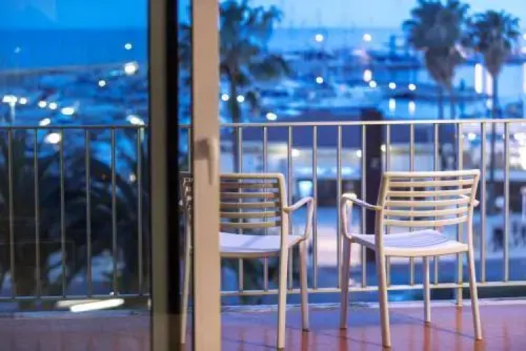 Apartamentos Imperial Mar