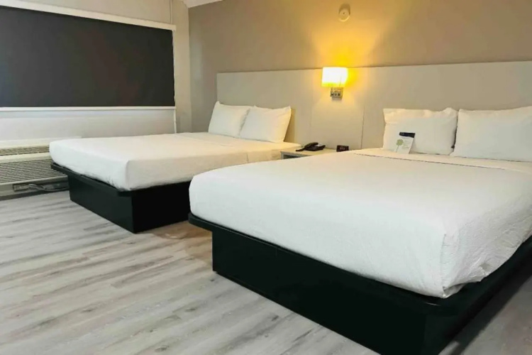Canada Continental Hotel