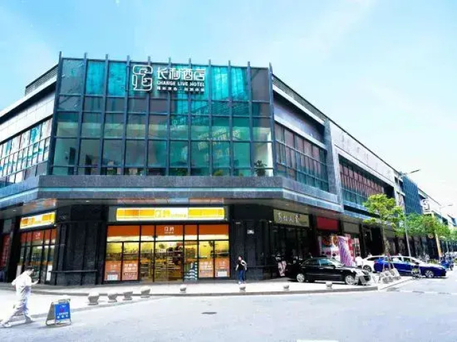 Change Live Hotel