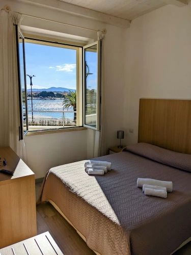 2 Bedrooms Deluxe Quadruple room with sea view
