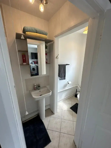 1 Bedroom - Sleeps 3 - Free Parking