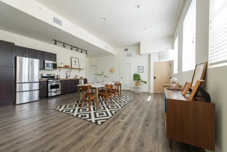 3 Bedrooms Apartment