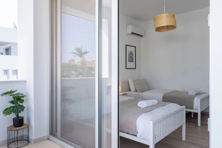 2 Bedrooms Apartment with city view