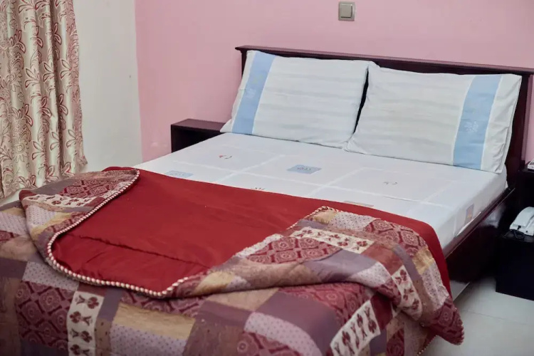 9 Roses Hotel