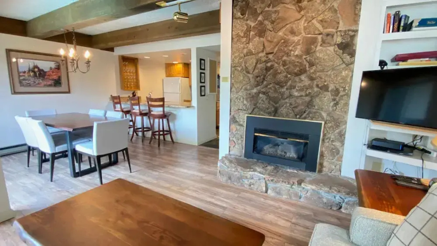 #305 Vail International