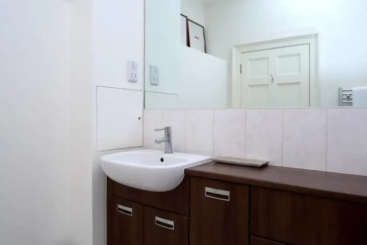 2 Bedroom Basement Flat In Edinburgh