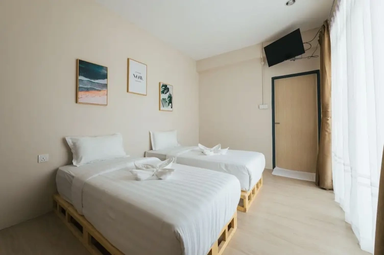 Standard Twin room with balcony