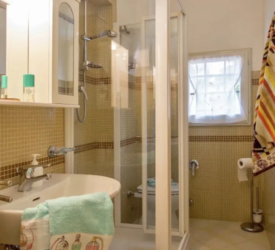 4 Bedrooms Classic Cottage