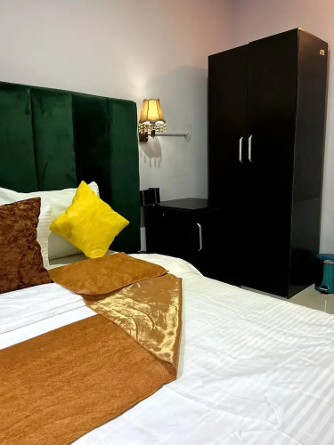 Glandov Suites and Apartment