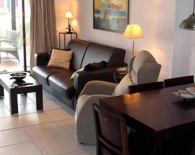 2 Bedrooms Apartment