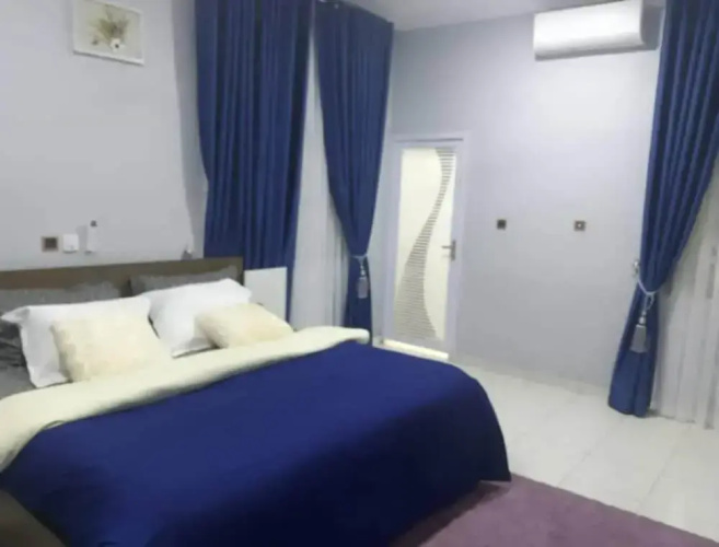 3 Bed Flat - Sleeps 6 - Parking - Wifi