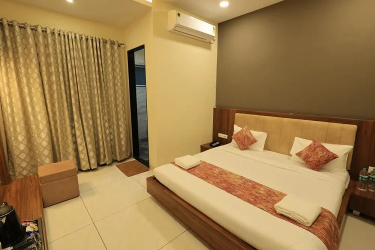 Krishna Hotel And Resort