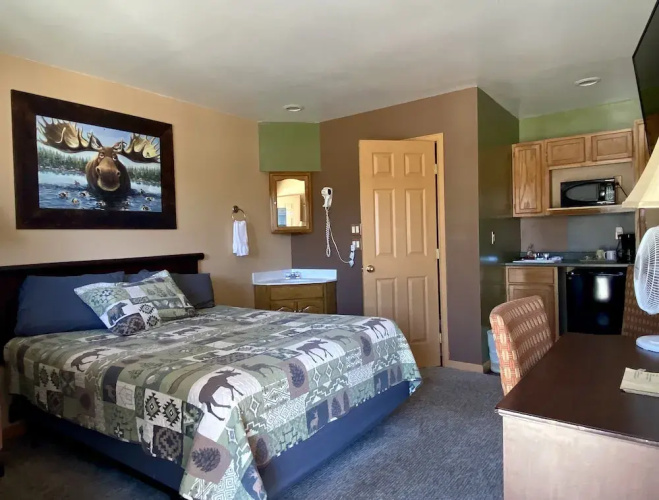 Moosehead Lodge & Cabins