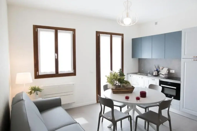 2 Bedrooms Apartment