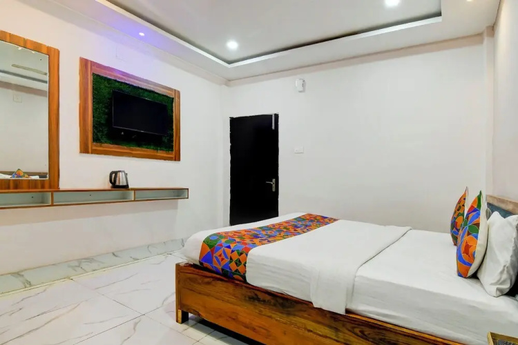Fabhotel Seven Inn