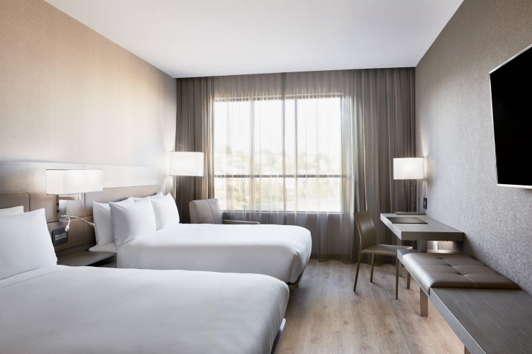 Standard Quadruple room with city view