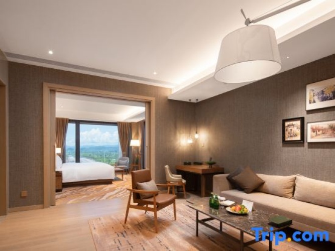 Suite with river view