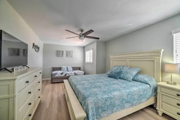 Chic Waterfront Condo w/ Private Boat Dock!