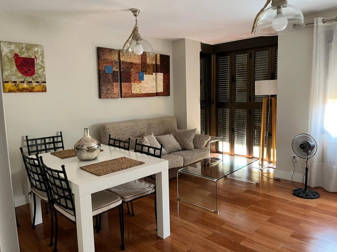Apartamento en Luis Montoto, Nervión. Céntrico
