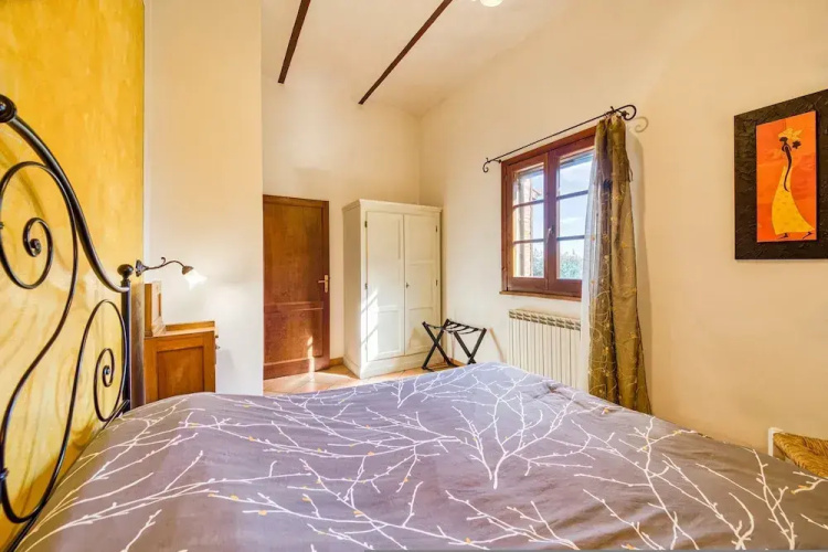 Broom apt With Shared Pool
