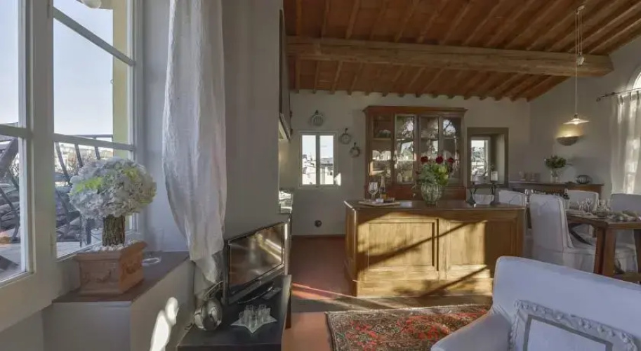 Visconti Halldis Apartment