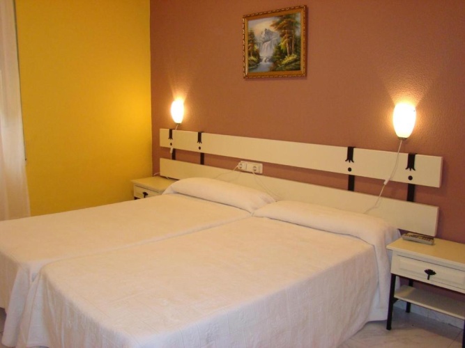 Standard Triple room