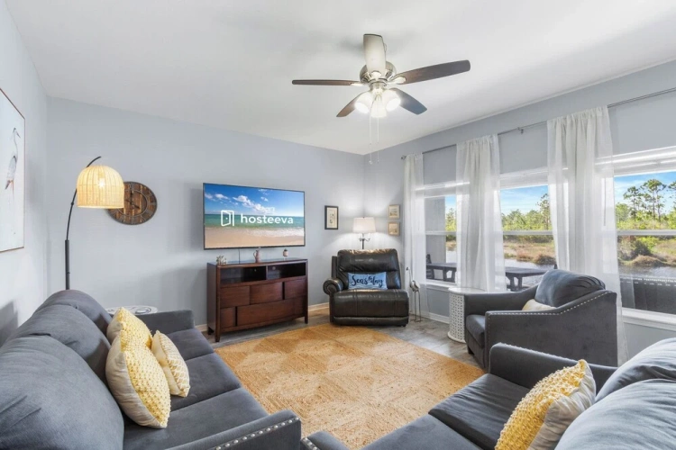 2 Bedrooms Standard Family room with balcony
