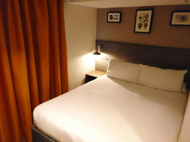 Almondsbury Inn & Lounge - Bristol