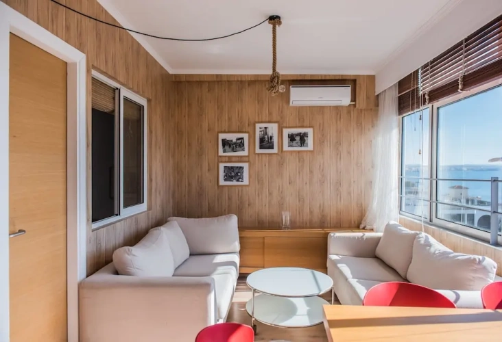 4 Bedrooms Apartment with sea view