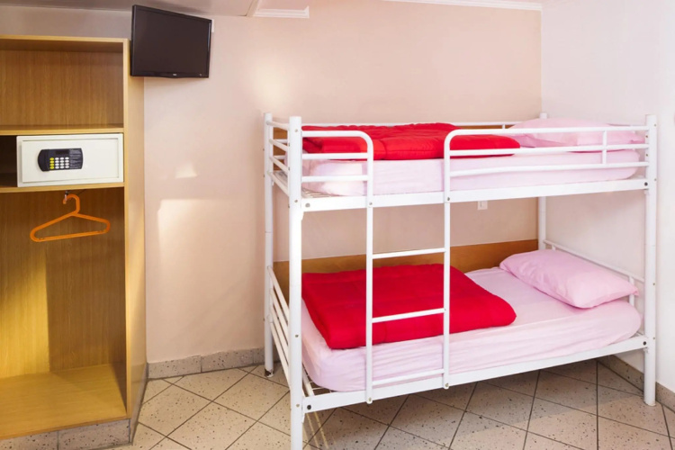 Bastille Hostel