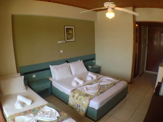 Standard Triple room with balcony