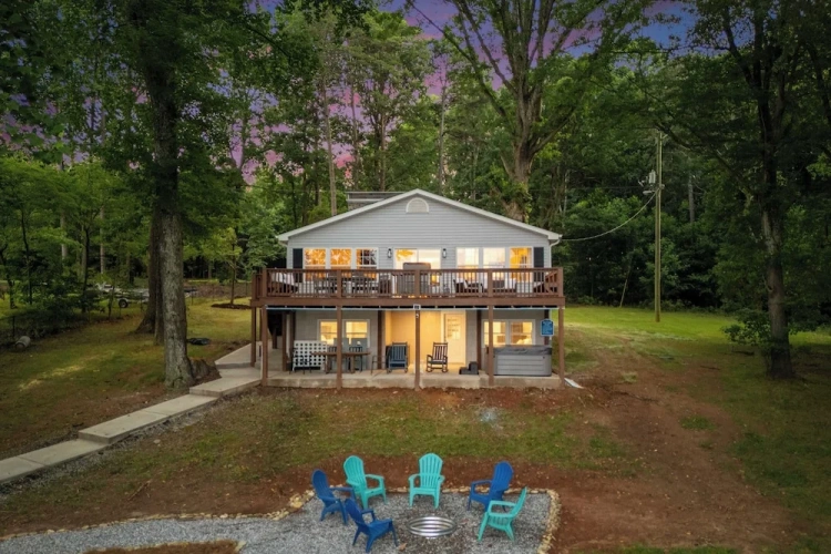 4 Bedrooms Cottage