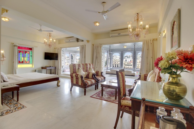 Suite with lake view